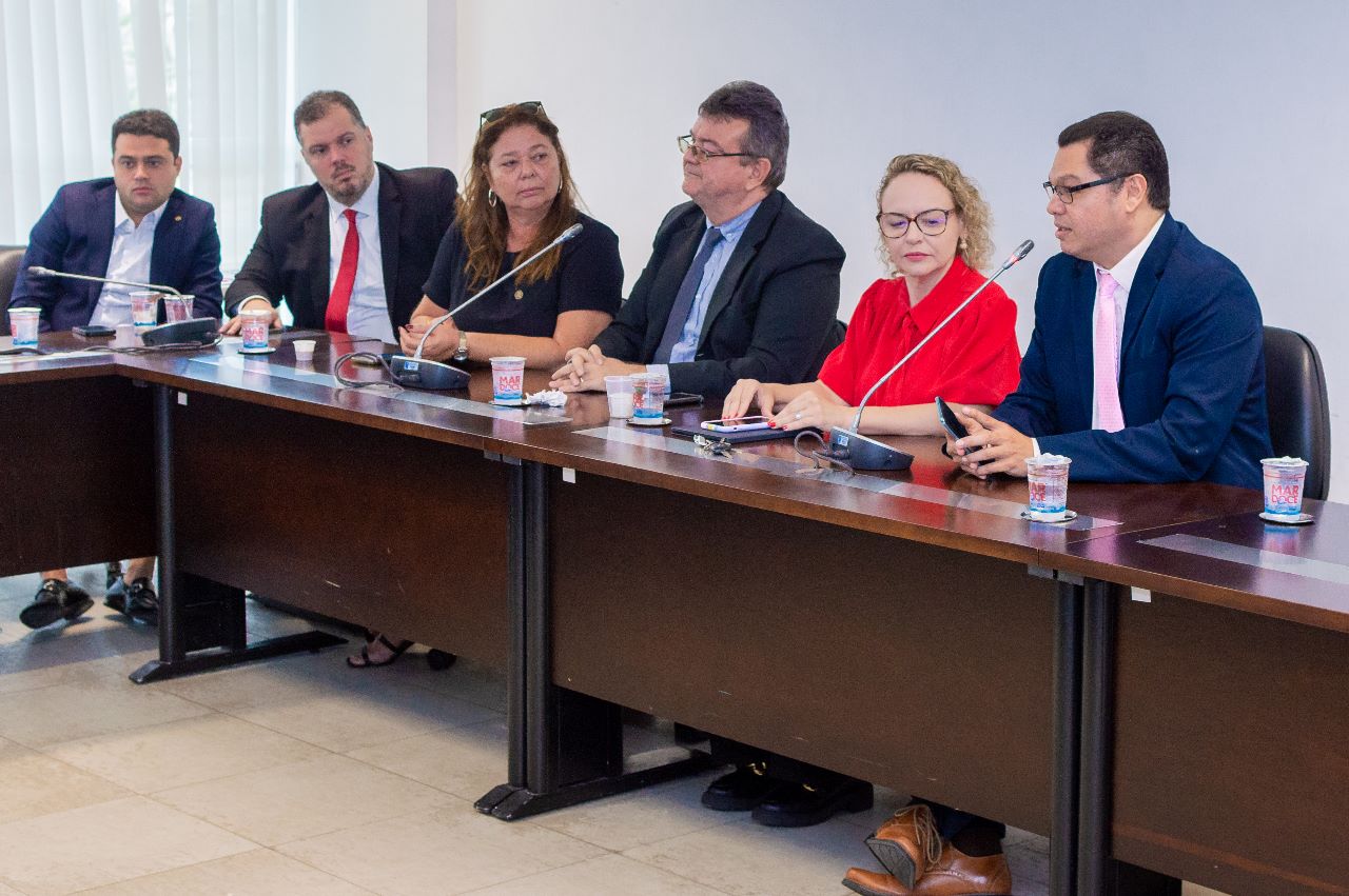 Coordenador geral apresenta avanços e resultados do ProfiTec a deputados estaduais durante reunião