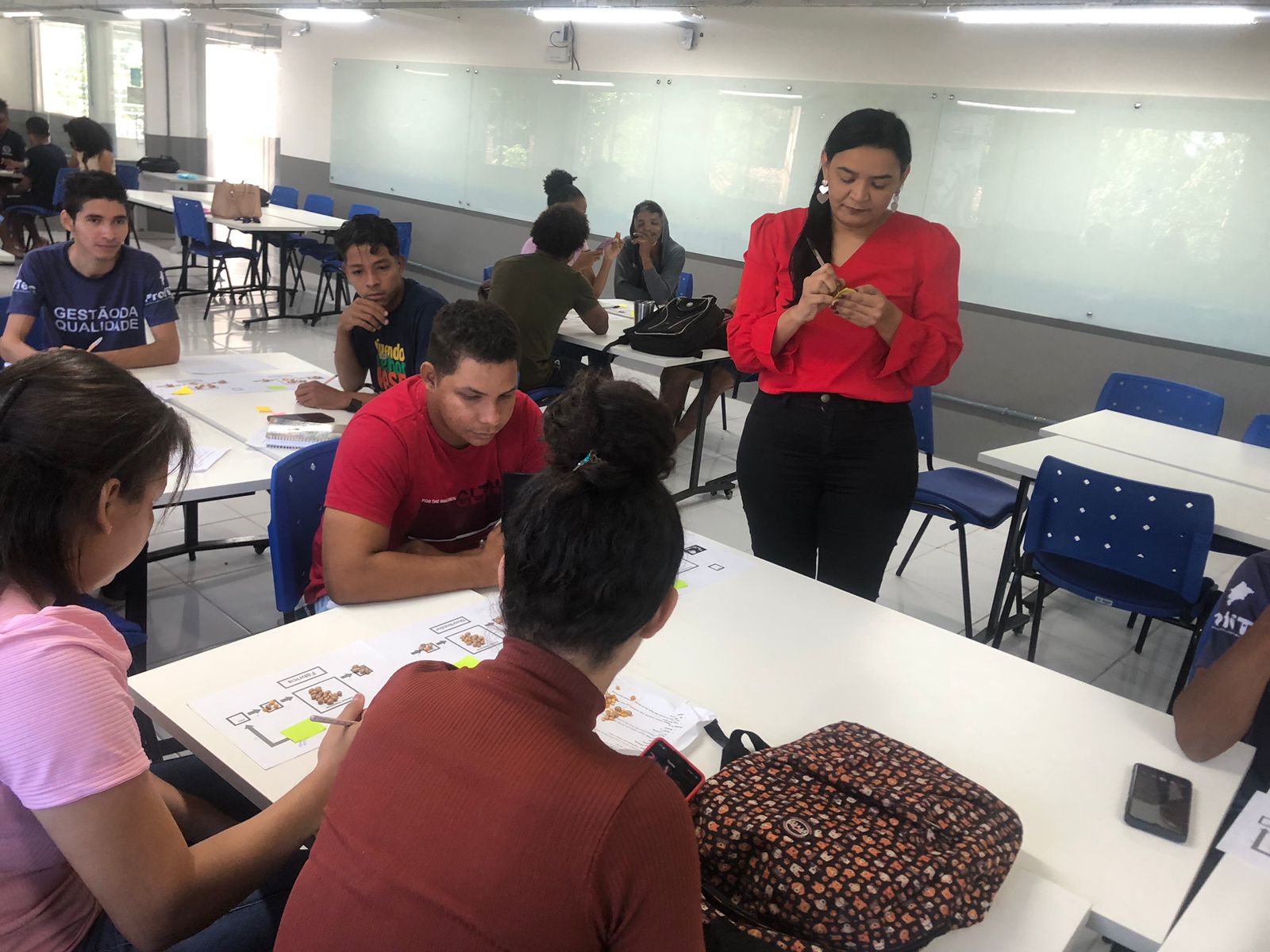 Estudantes do Curso Tecnólogo em Gestão da Qualidade utilizam simulador Beer Game para aprendizado em Logística