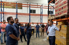 Estudantes do ProfiTec realizam visita técnica a uma empresa de logística em Teresina