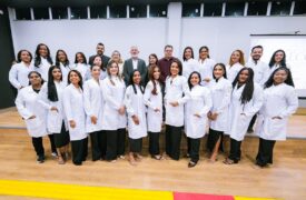 Cerimônia do Jaleco do curso de Estética e Cosmética é realizada no Campus Caxias
